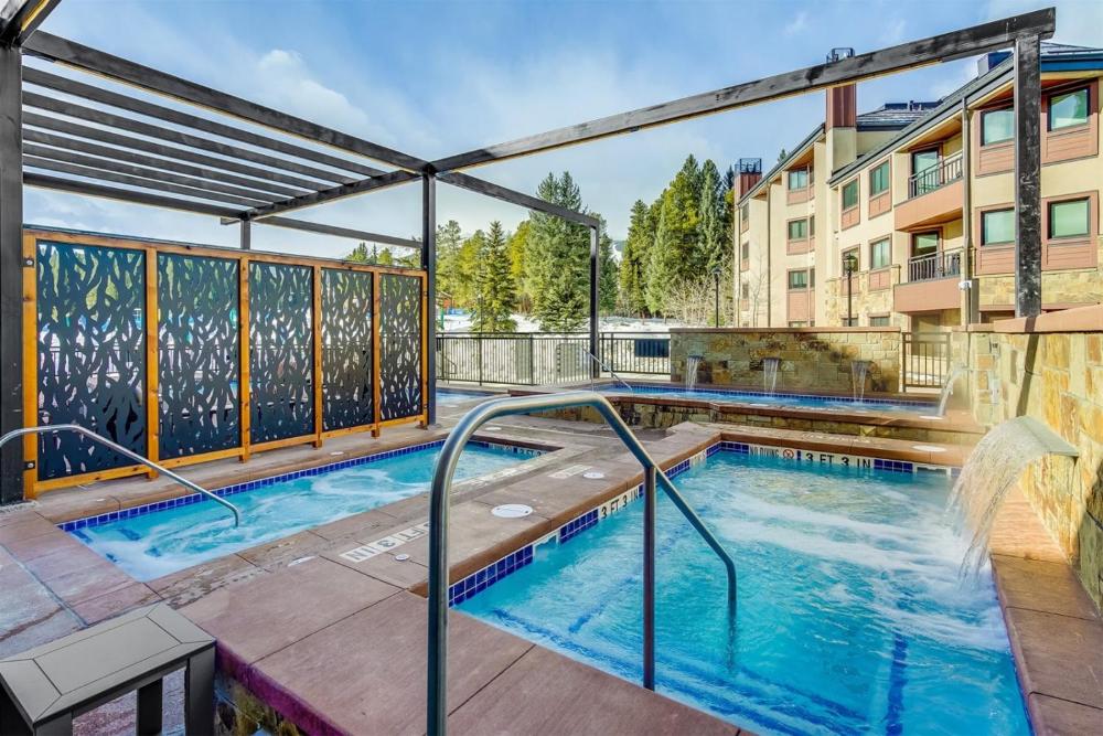 3 Bedroom Ski In, Ski Out Mountain Vacation Rental Located Next To Historic Main Street In Downtown Breckenridge
